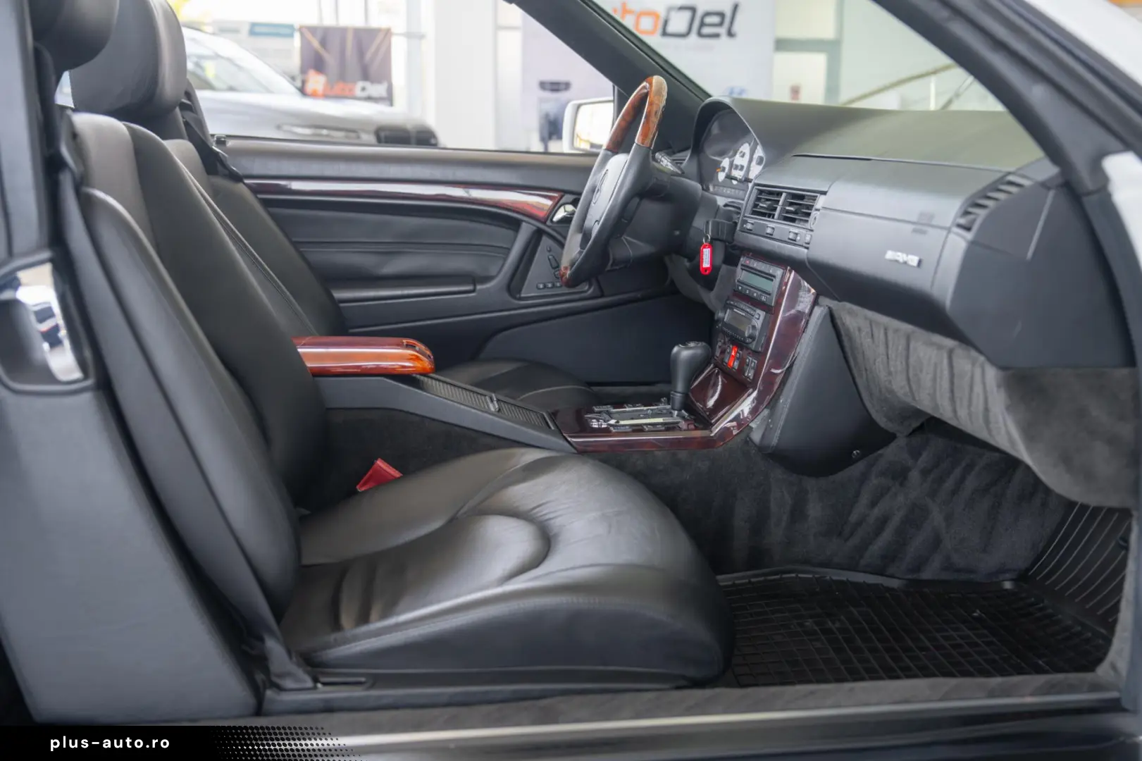 Mercedes-Benz SL-Class 500 V8