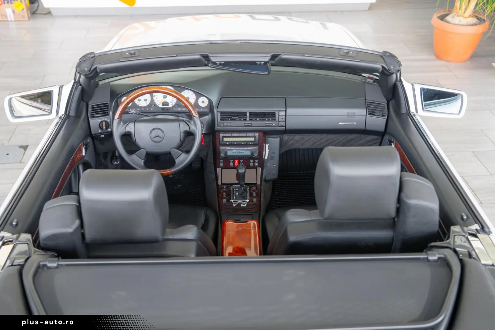 Mercedes-Benz SL-Class 500 V8