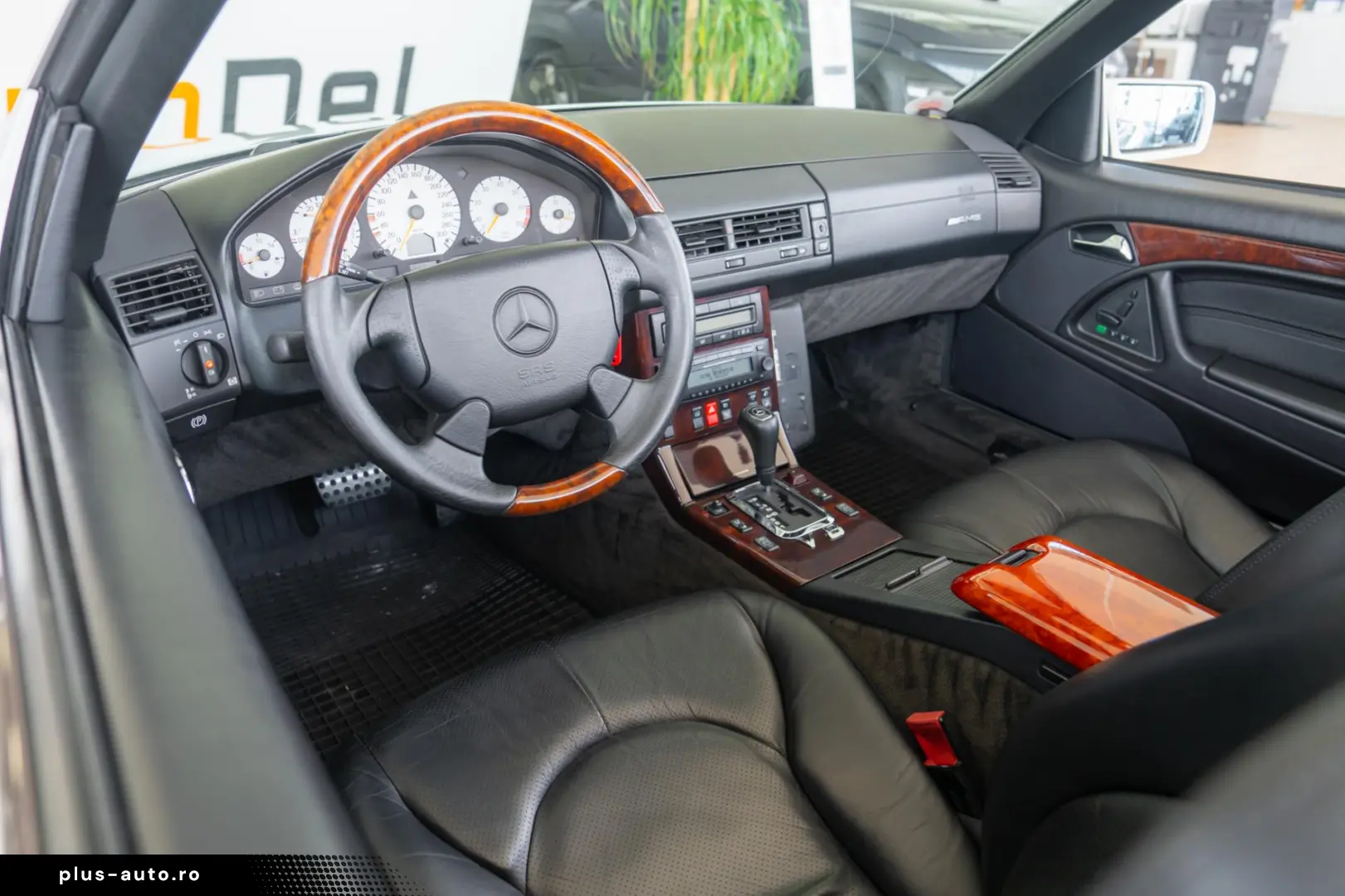 Mercedes-Benz SL-Class 500 V8