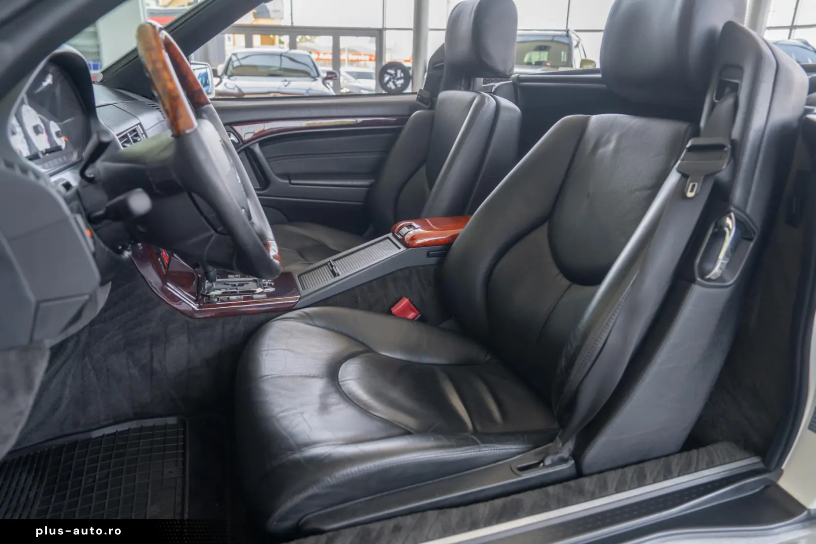 Mercedes-Benz SL-Class 500 V8