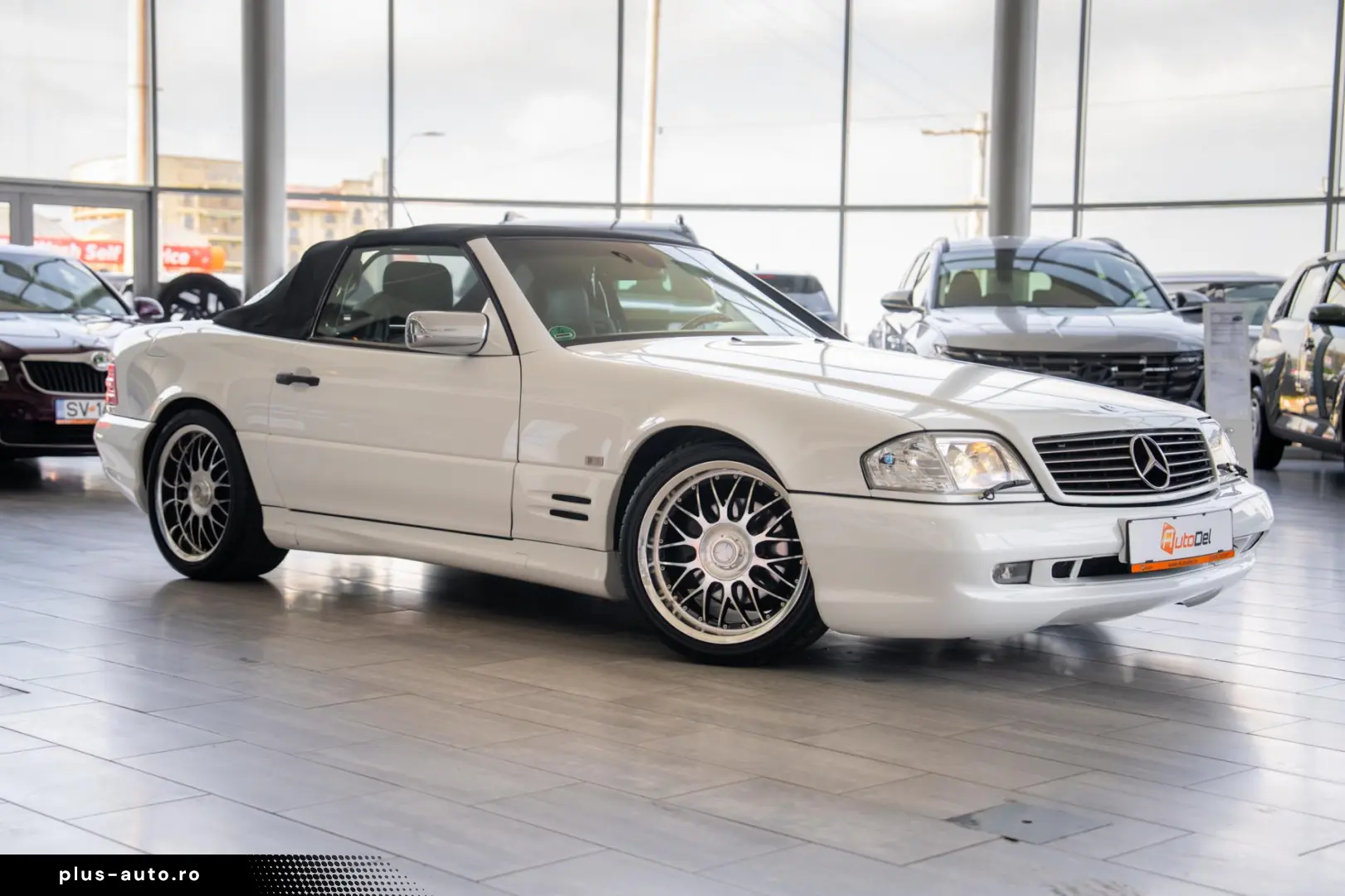 Mercedes-Benz SL-Class 500 V8