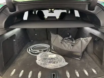 BMW XM 50e Indiv. Signal Green
