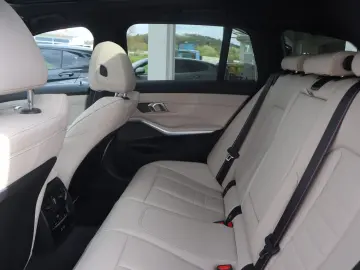 BMW M340d xDrive Touring M-Sport Pro HK Pano.Dach Lh