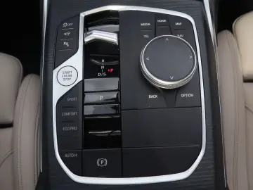 BMW M340d xDrive Touring M-Sport Pro HK Pano.Dach Lh