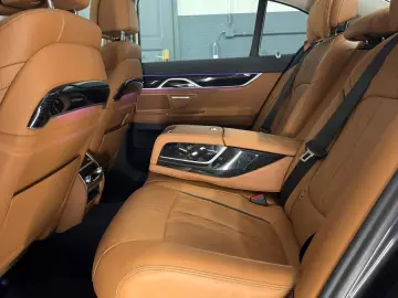 BMW 740 d xDrive Massage Laser HUD 360 K Soft-Close