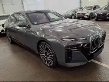BMW 740d xDr M SPORT AutoTüren SkyL StHzg 360