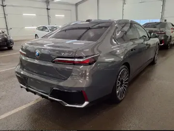 BMW 740d xDr M SPORT AutoTüren SkyL StHzg 360