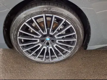 BMW 740d xDr M SPORT AutoTüren SkyL StHzg 360