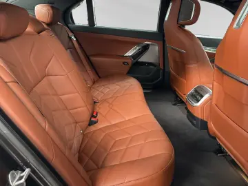 BMW 750e xDrive DAProf. Autobahnass. Head-Up