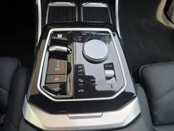 BMW 740d xDrive M Sportpaket Standhzg SkyLounge 21