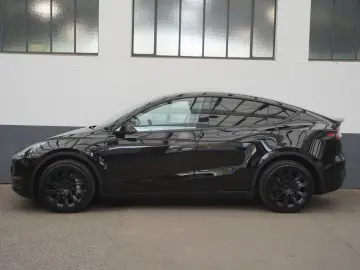 TESLA Model Y Long Range AWD  20-Zoll