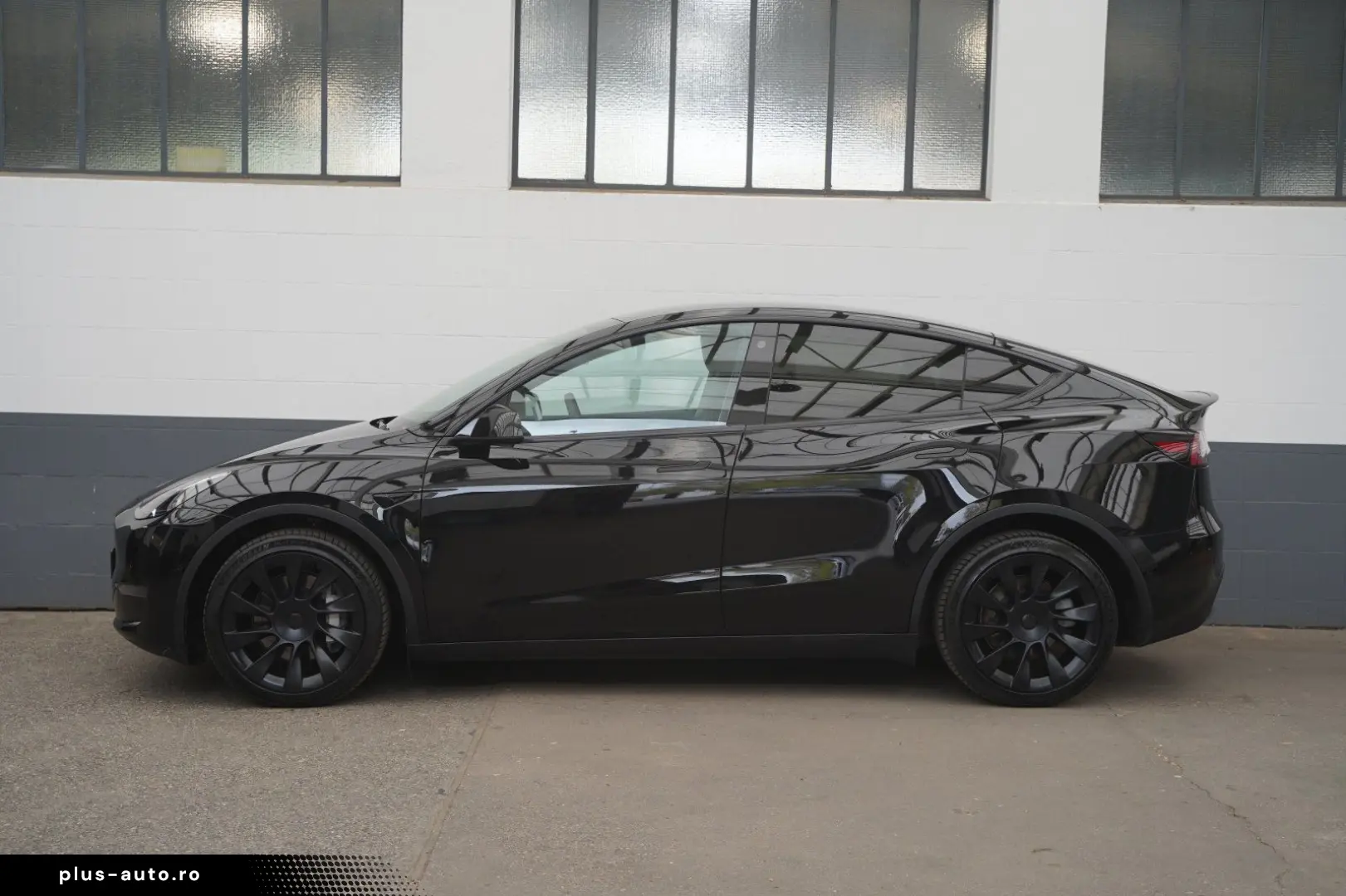 TESLA Model Y Long Range AWD  20-Zoll