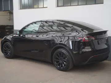 TESLA Model Y Long Range AWD  20-Zoll