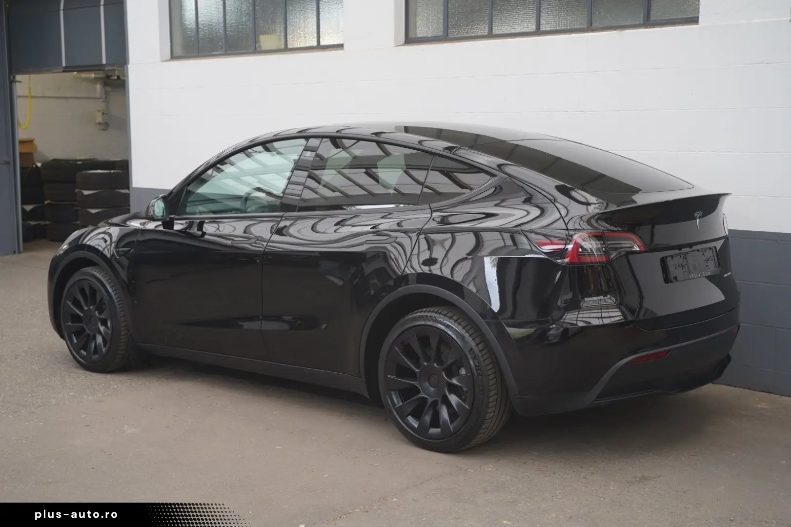 TESLA Model Y Long Range AWD  20-Zoll