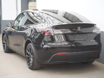 TESLA Model Y Long Range AWD  20-Zoll