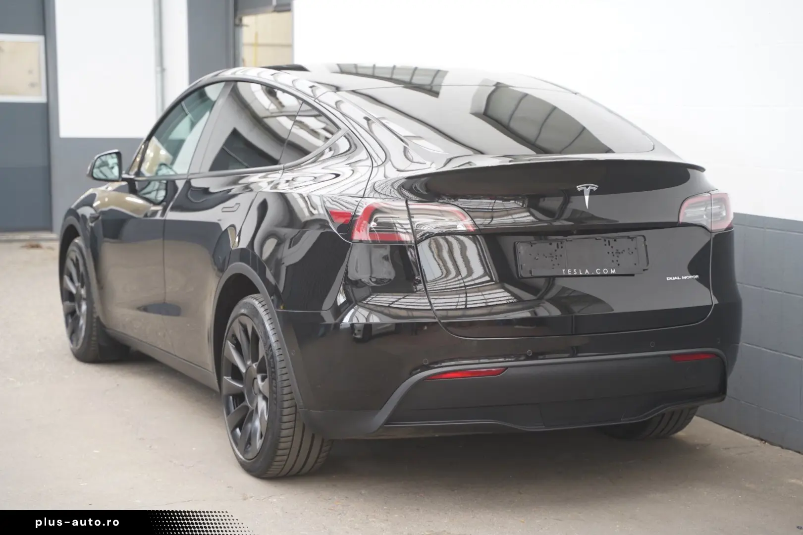TESLA Model Y Long Range AWD  20-Zoll
