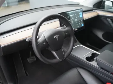 TESLA Model Y Long Range AWD  20-Zoll