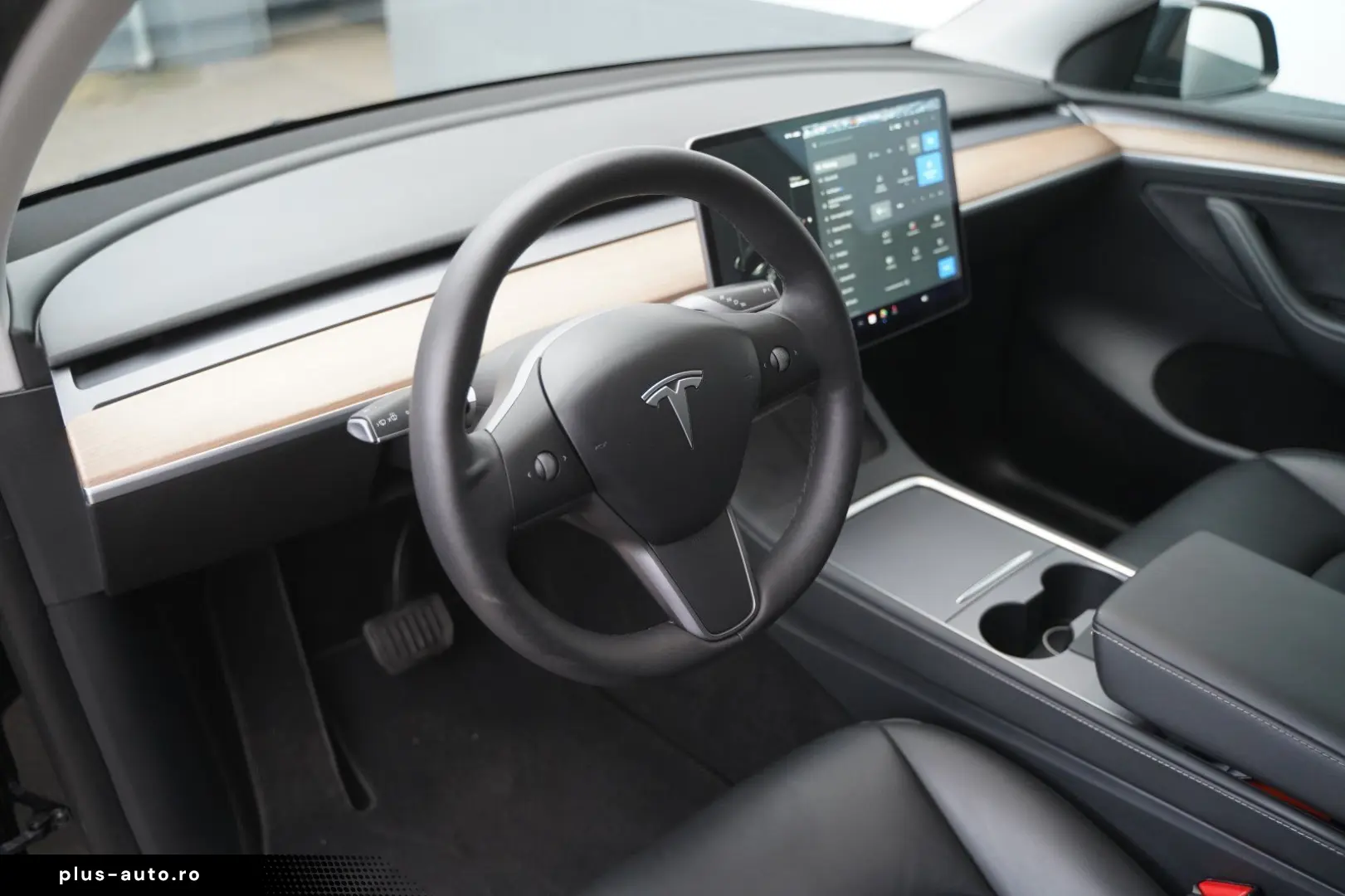 TESLA Model Y Long Range AWD  20-Zoll