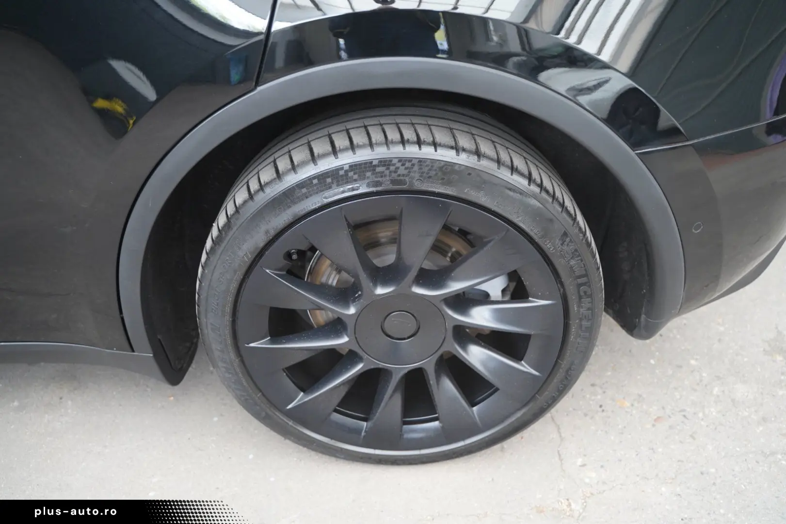 TESLA Model Y Long Range AWD  20-Zoll