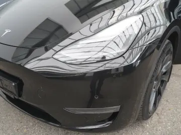 TESLA Model Y Long Range AWD  20-Zoll