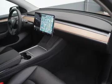 TESLA Model Y Long Range AWD  20-Zoll