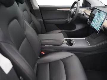 TESLA Model Y Long Range AWD  20-Zoll