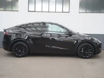 TESLA Model Y Long Range AWD  20-Zoll