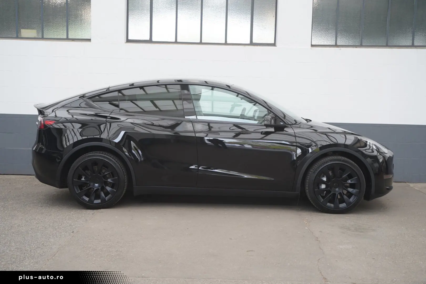 TESLA Model Y Long Range AWD  20-Zoll