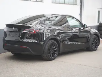TESLA Model Y Long Range AWD  20-Zoll