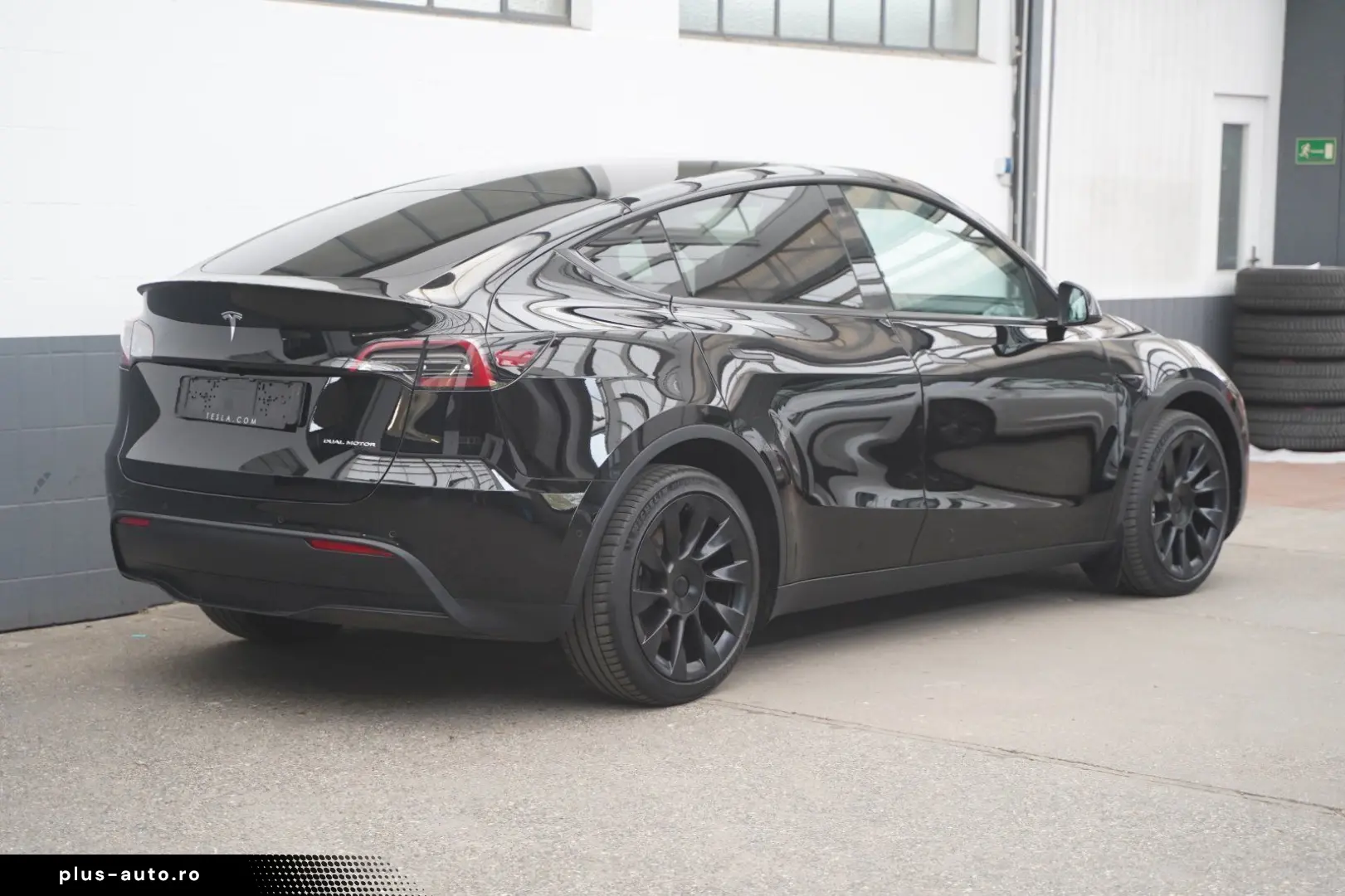TESLA Model Y Long Range AWD  20-Zoll