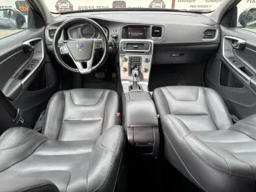 VOLVO V60 2015 12 2.4