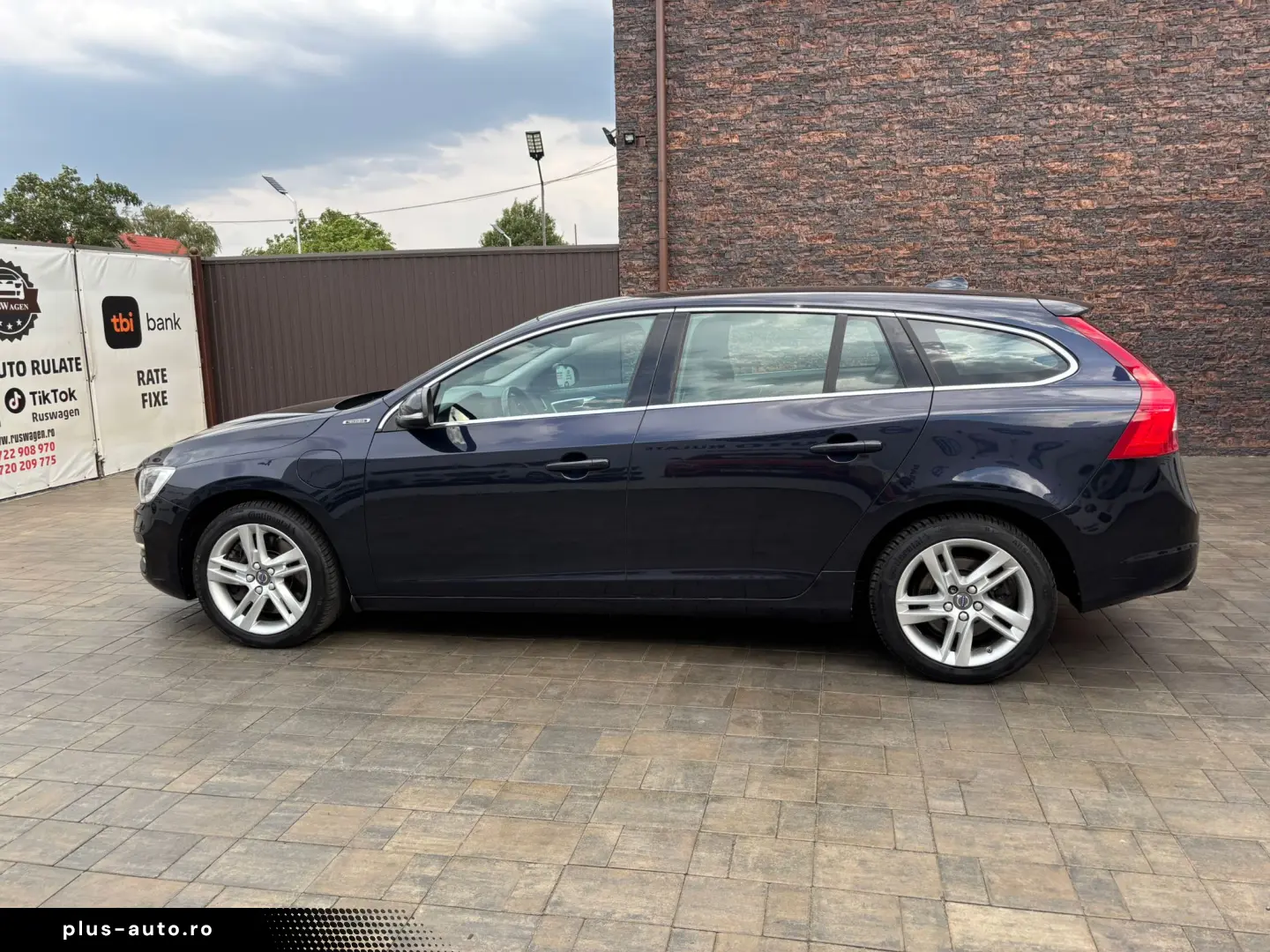 VOLVO V60 2015 12 2.4