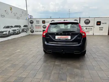VOLVO V60 2015 12 2.4