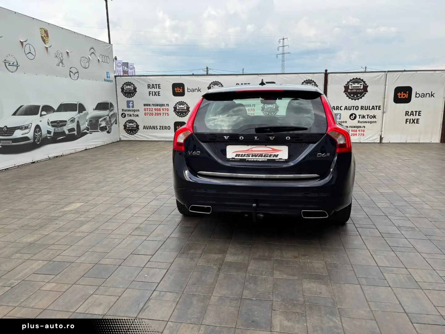 VOLVO V60 2015 12 2.4