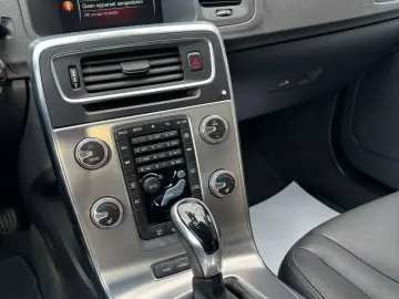 VOLVO V60 2015 12 2.4