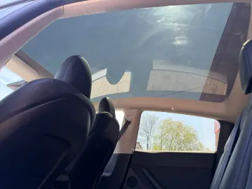 TESLA Model Y Long Range Dual AWD 360Kamera 1xHand Übe
