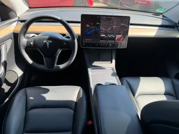 TESLA Model Y Long Range Dual AWD 360Kamera 1xHand Übe