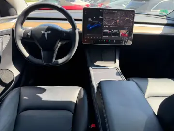 TESLA Model Y Long Range Dual AWD 360Kamera 1xHand Übe