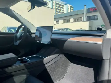 TESLA Model Y Performance Dual AWD