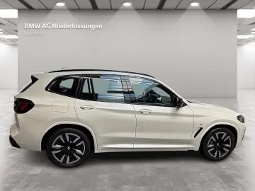 BMW iX3 M Sport Sportsitze adapt. Fahrwerk Ambient L