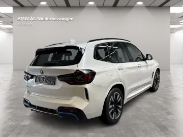 BMW iX3 M Sport Sportsitze adapt. Fahrwerk Ambient L