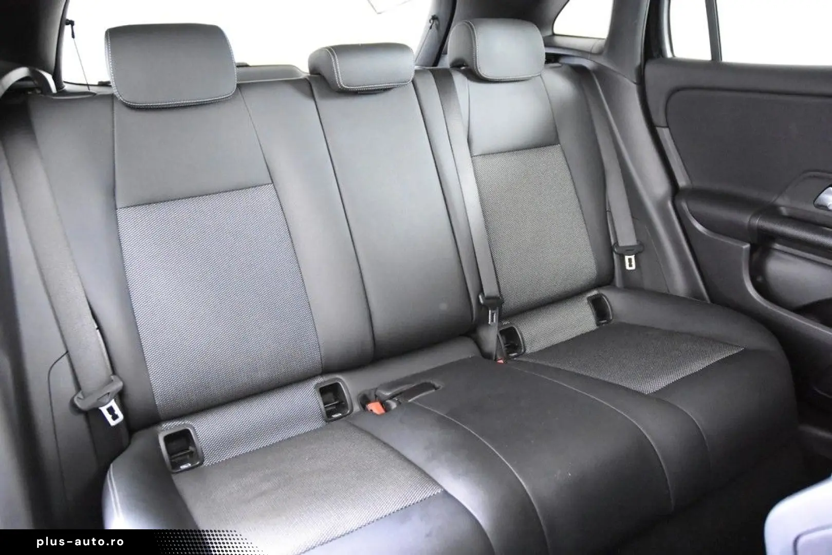 MERCEDES-BENZ GLA 180