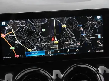 MERCEDES-BENZ GLA 180