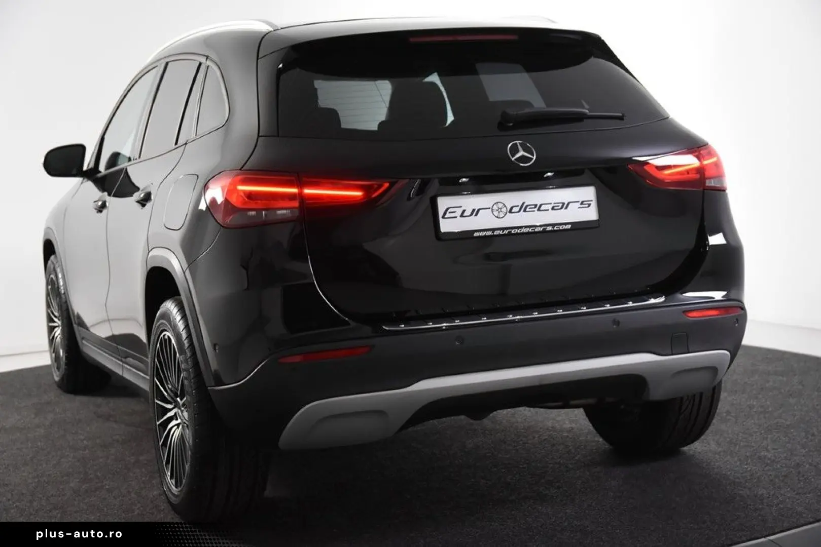 MERCEDES-BENZ GLA 180