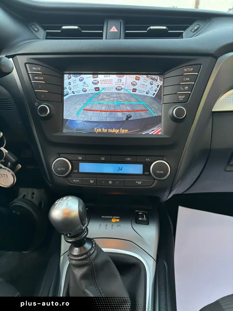 TOYOTA AVENSIS 2015 11