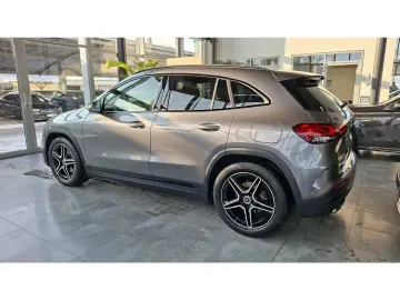 MERCEDES-BENZ GLA 200 AMG