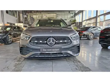 MERCEDES-BENZ GLA 200 AMG