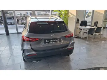 MERCEDES-BENZ GLA 200 AMG