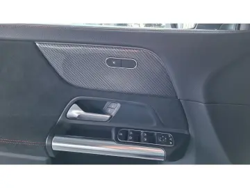 MERCEDES-BENZ GLA 200 AMG