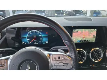 MERCEDES-BENZ GLA 200 AMG